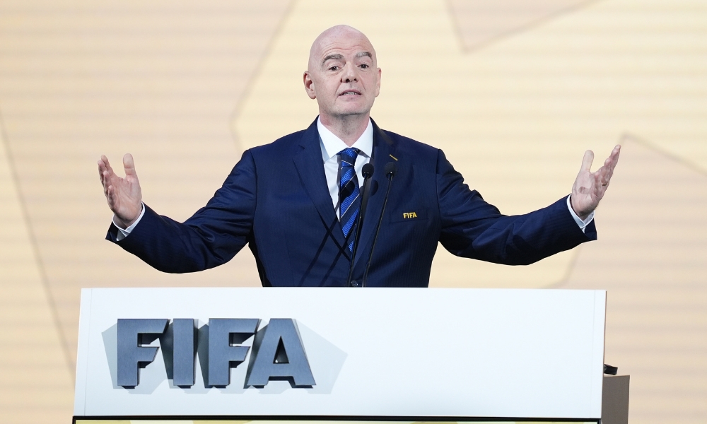 体育德乙门将上演“惊天乌龙”